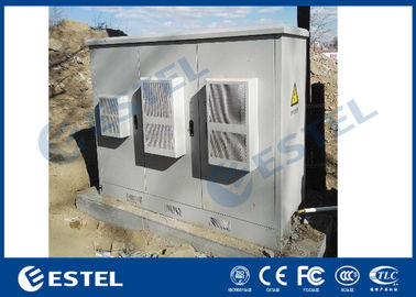 Klimaanlagen-Kühlsystem-Telekommunikations-Kabinett beanspruchen im Freien einschließlich Batterie-Schichten/Schienen stark