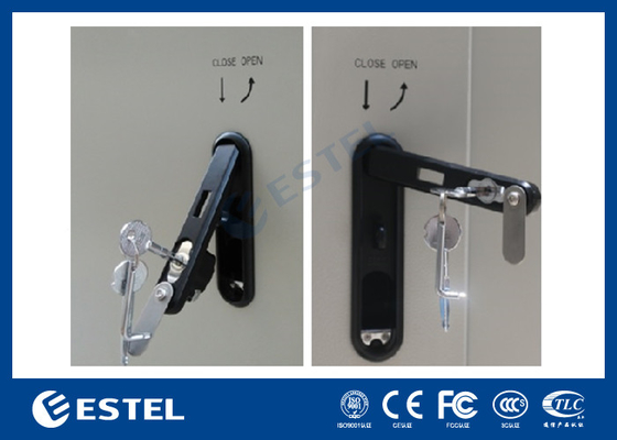 Doppelwandflächige Batterieschränke mit Überwachungseinheit und PDU