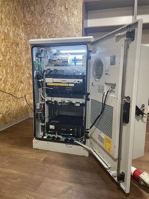 19 Zoll 18U Standard Outdoor Telekom Schrank mit Kühlsystem Eine Edelstahl-Vordertür