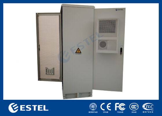 Außen integrierter Energiespeicher mit Zwei-Tür-Zugriff und mehrschichtigem Batterie-Rack für Telekommunikations- und Backup-Stromanwendungen