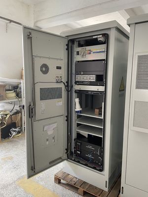 19 Zoll 18U Standard Outdoor Telekom Schrank mit Kühlsystem Eine Edelstahl-Vordertür